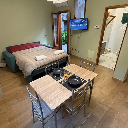 By Michele Apartment *